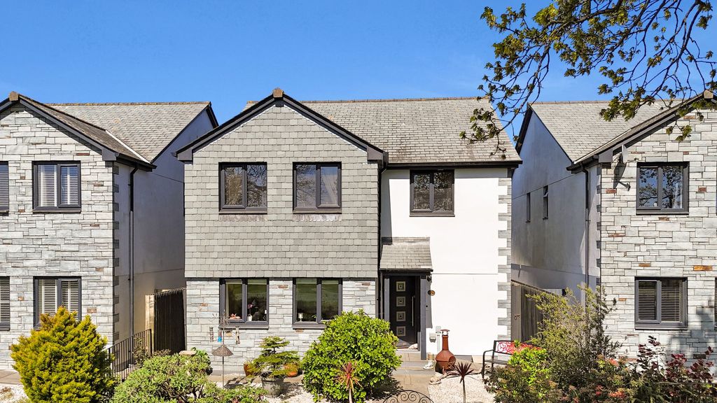 Property photo 1 of 18