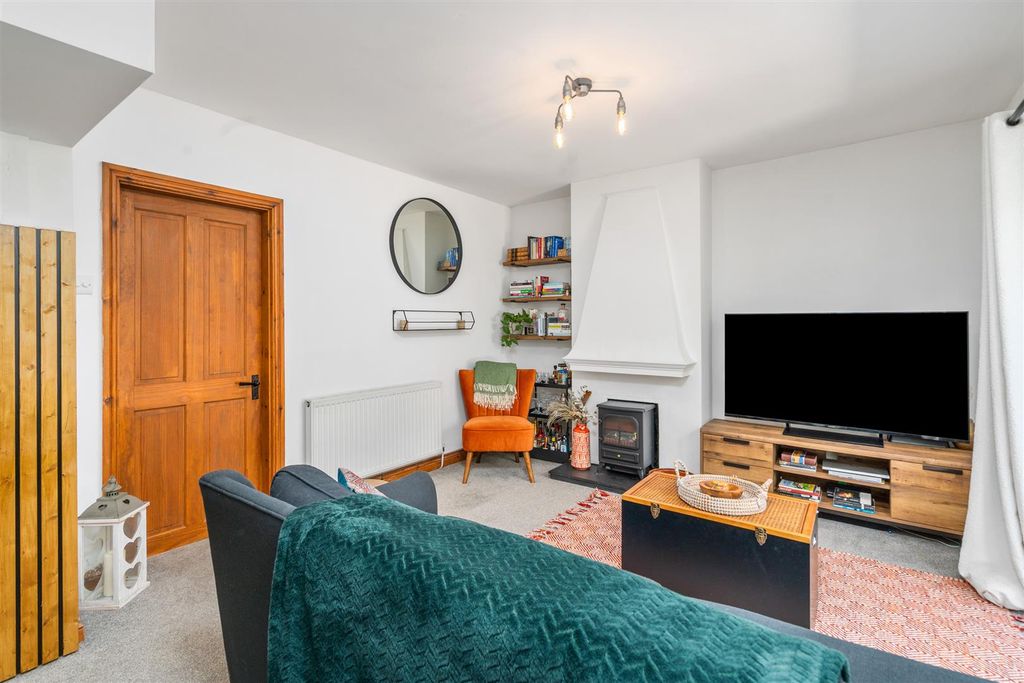 Property photo 2 of 12 3 Copt Heath Croft, Knowle_4.Jpg