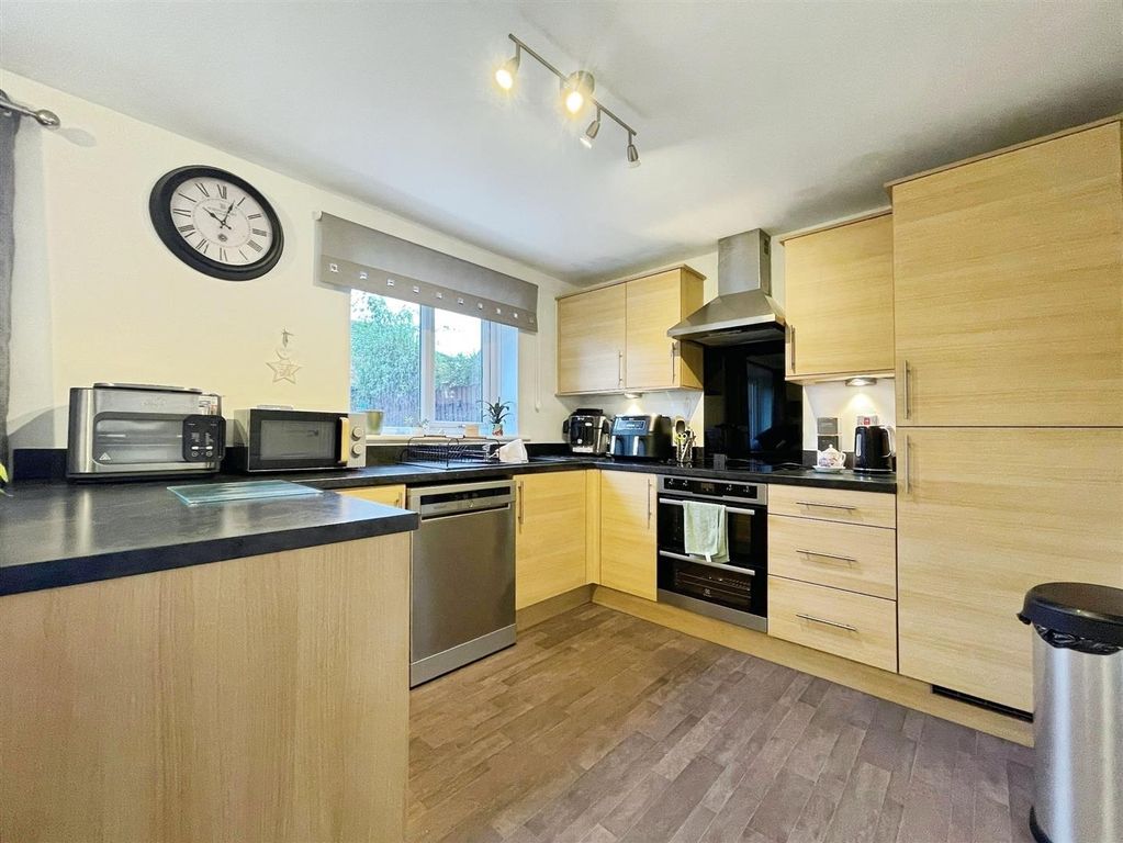 Property photo 3 of 22 Kitchen