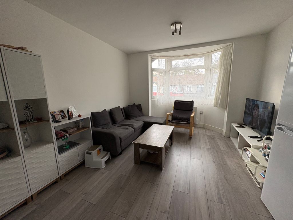 Property photo 1 of 8 Modern Two-Bedroom Property With Spacious Open-Plan Living
