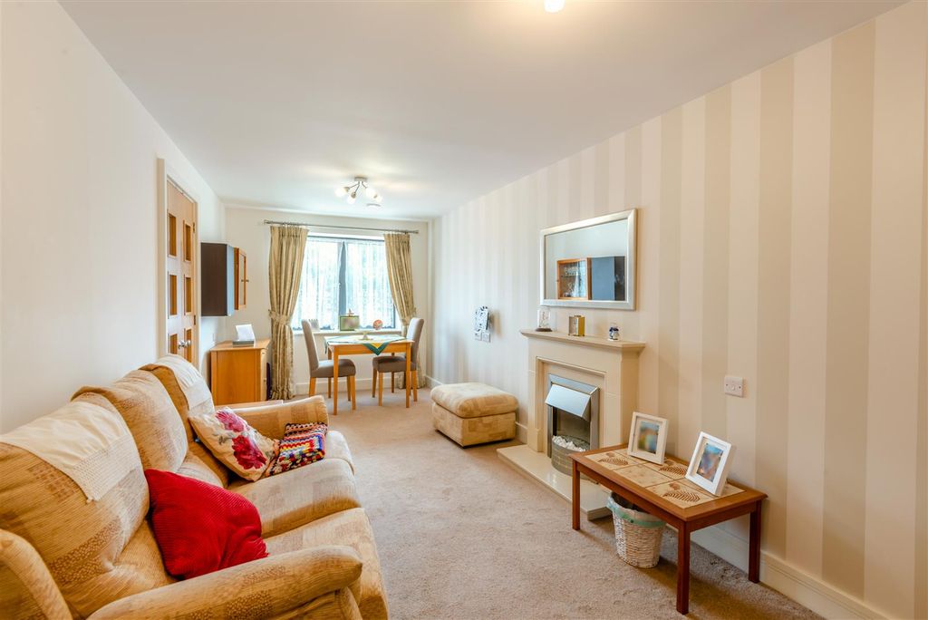 Property photo 2 of 11 8563431-Interior05.Jpg