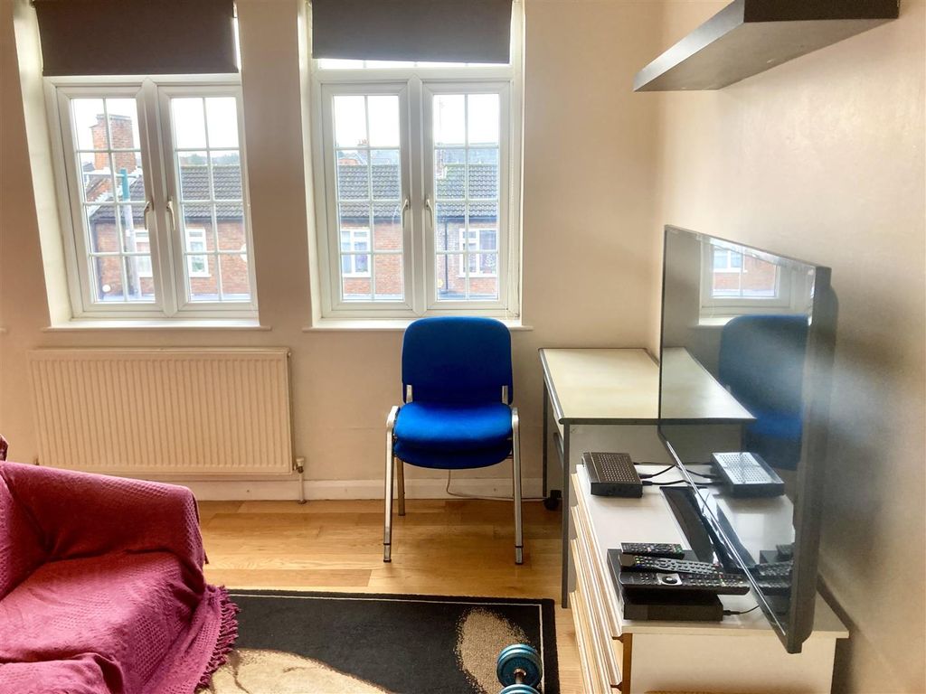 Property photo 3 of 4 Reception Room / Bedroom