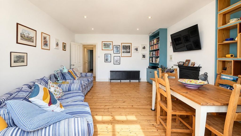 Property photo 2 of 25