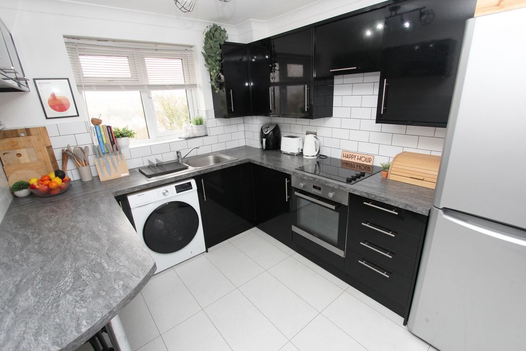 Property photo 3 of 8 Img_3256A