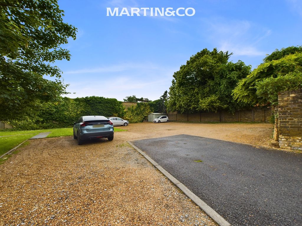 Property photo 3 of 10 Cam03627G0-Pr0018-Still017