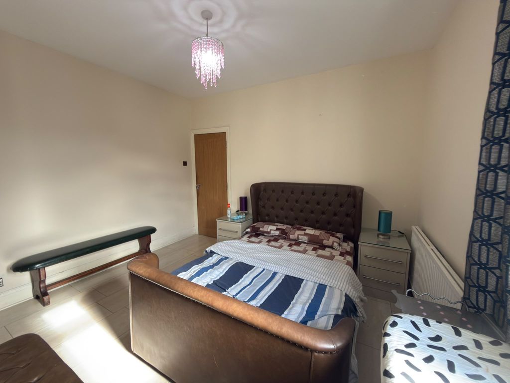 Property photo 2 of 10 19