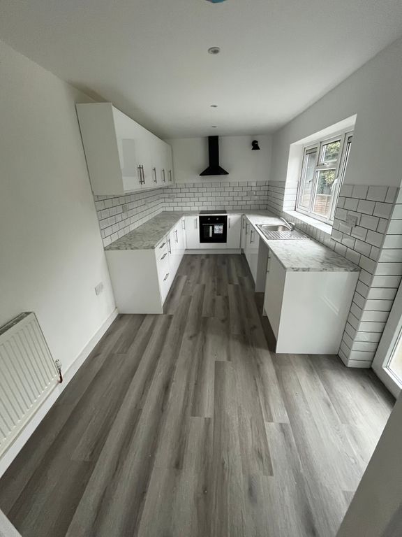 Property photo 1 of 8 Kitchen