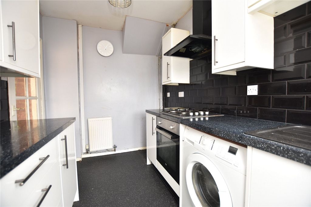 Property photo 2 of 17 Picture No. 13