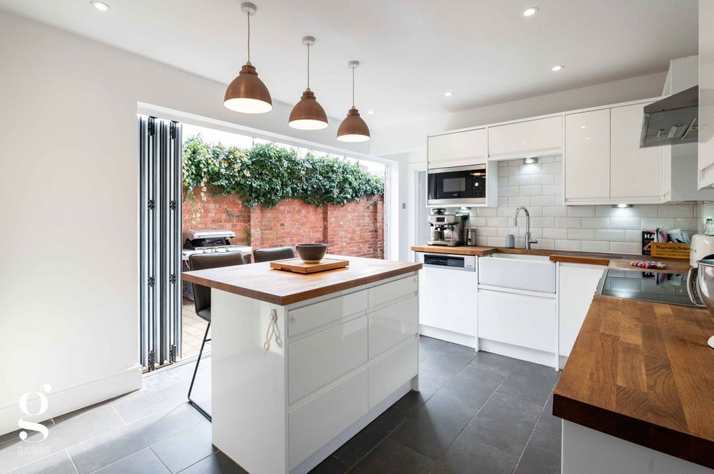 Property photo 3 of 53