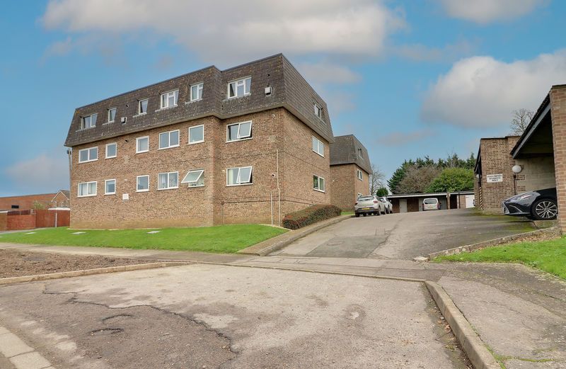 Property photo 1 of 9 Side/Rear Aspect