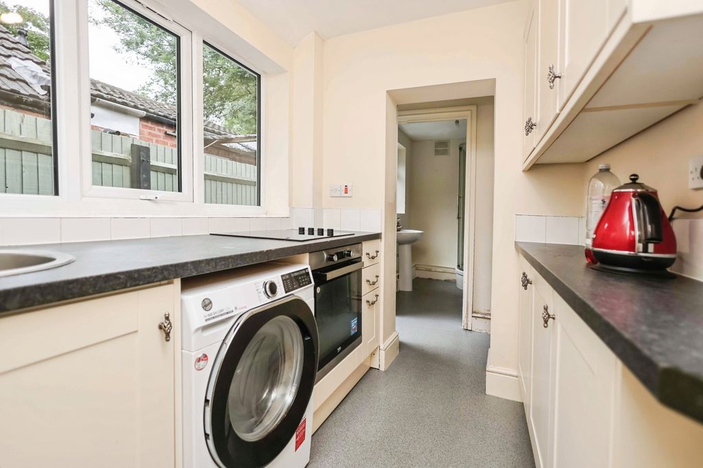 Property photo 3 of 17 Kitchen