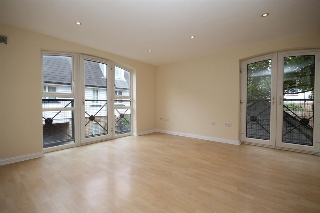 Property photo 3 of 17 Img_1004.Jpg