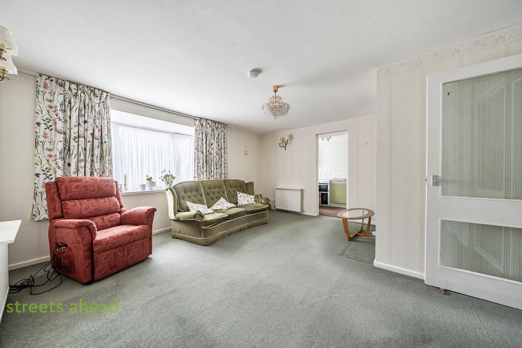 Property photo 2 of 11 Fcfc9E00-7Dbb-4F4...