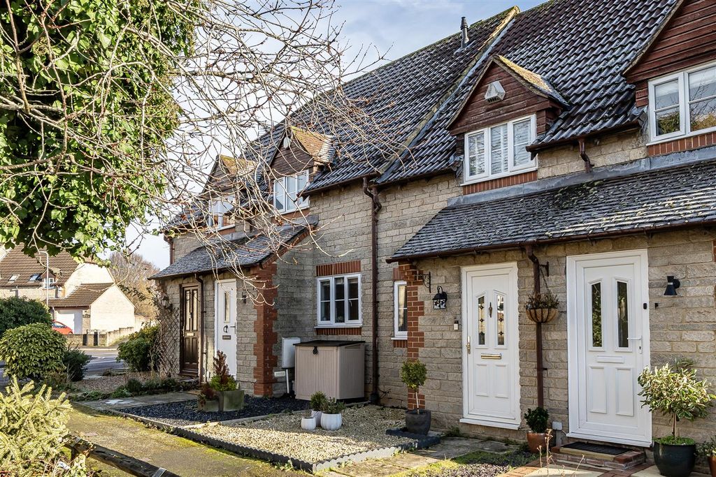 Property photo 1 of 20 Front