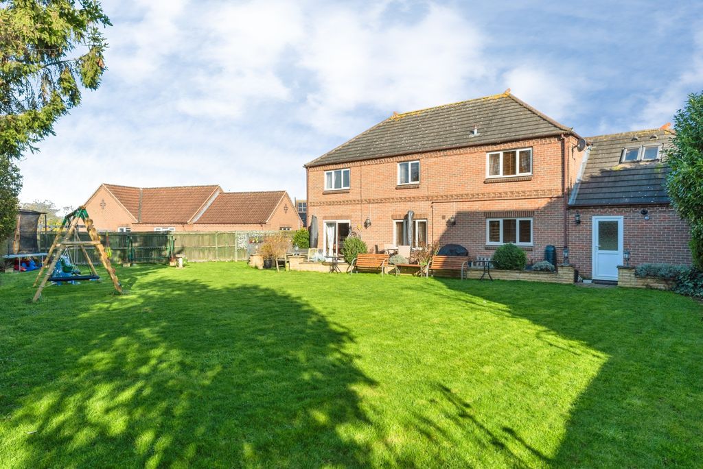 Property photo 2 of 23 46_Manor_Drive-41