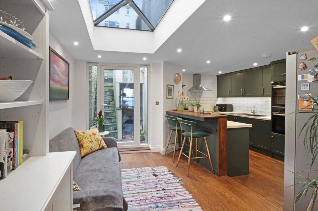 Property photo 2 of 27 2 - Picture No. 09