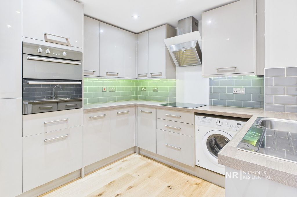 Property photo 3 of 9 Kitchen