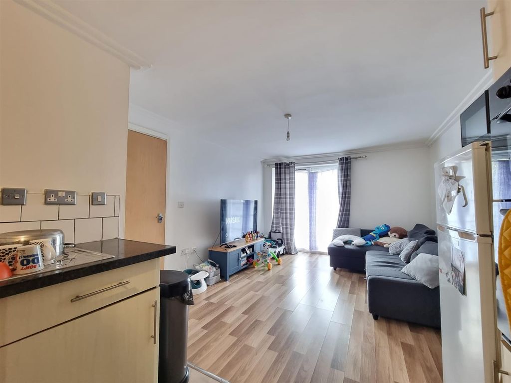 Property photo 2 of 9