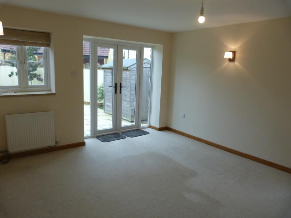 Property photo 3 of 8 Lounge