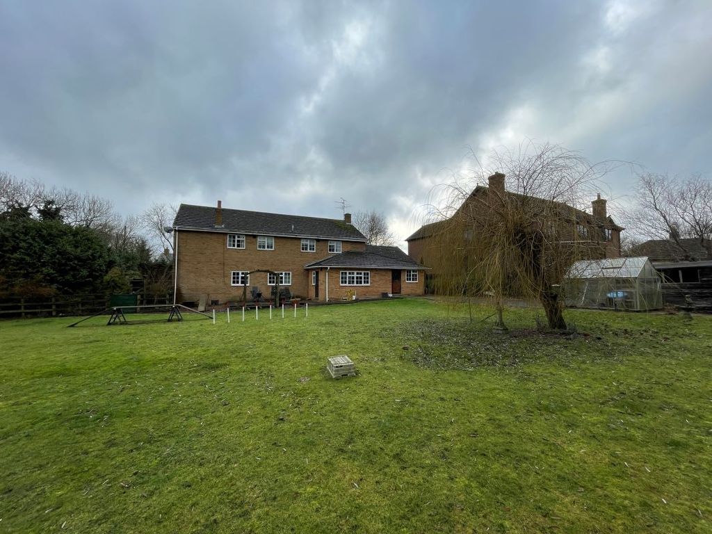 Property photo 2 of 32