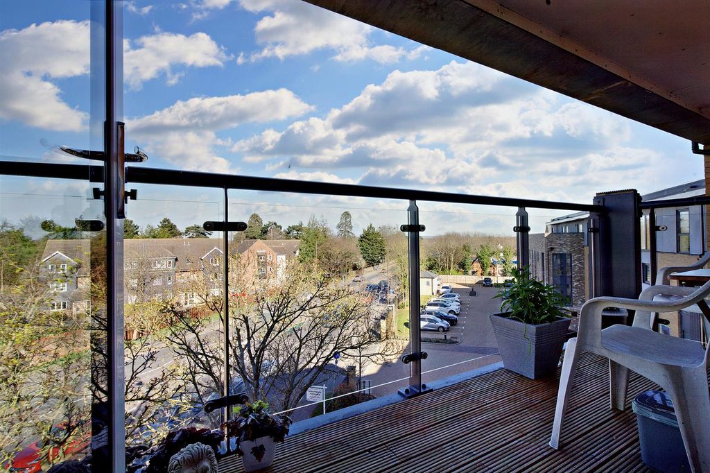 Property photo 2 of 17 8546028-Exterior03-800.Jpg