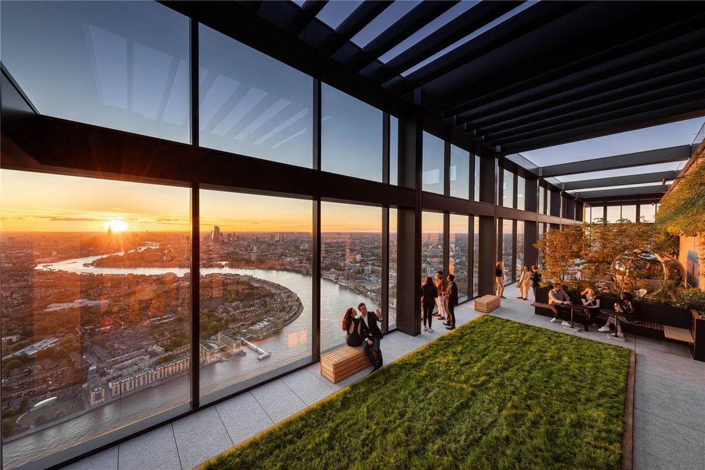 Property photo 3 of 14 Roof Terrace
