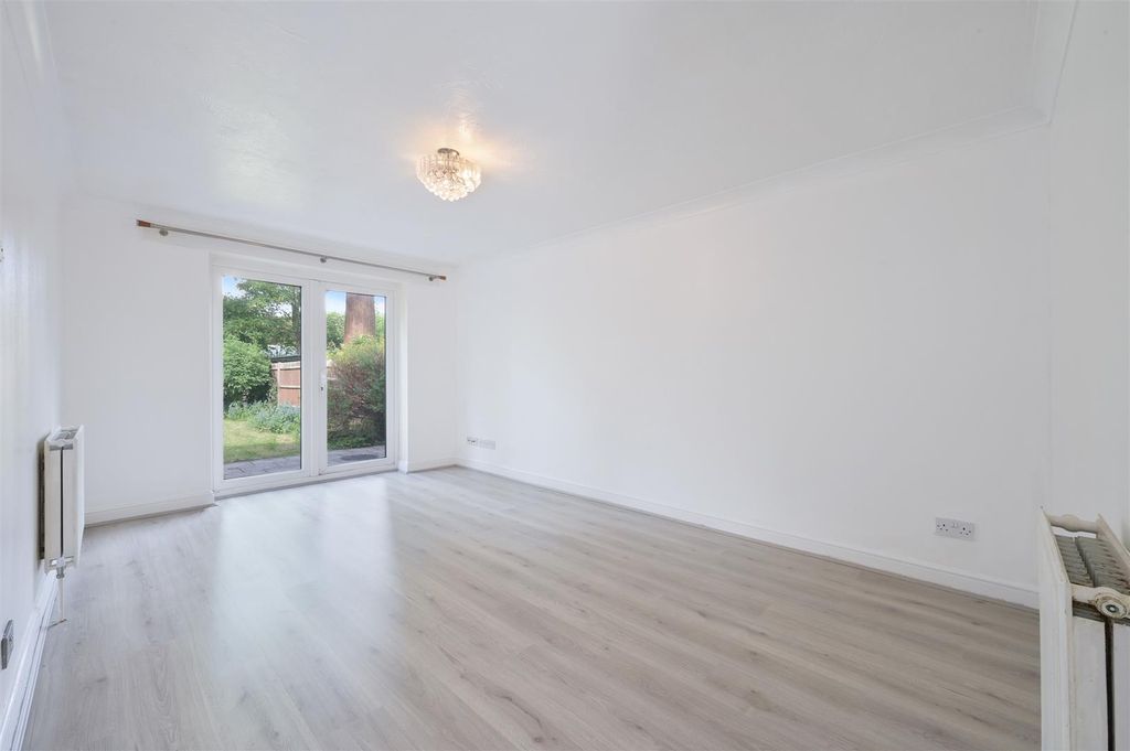 Property photo 2 of 14 Dunnymans Road 30 (1).Jpg