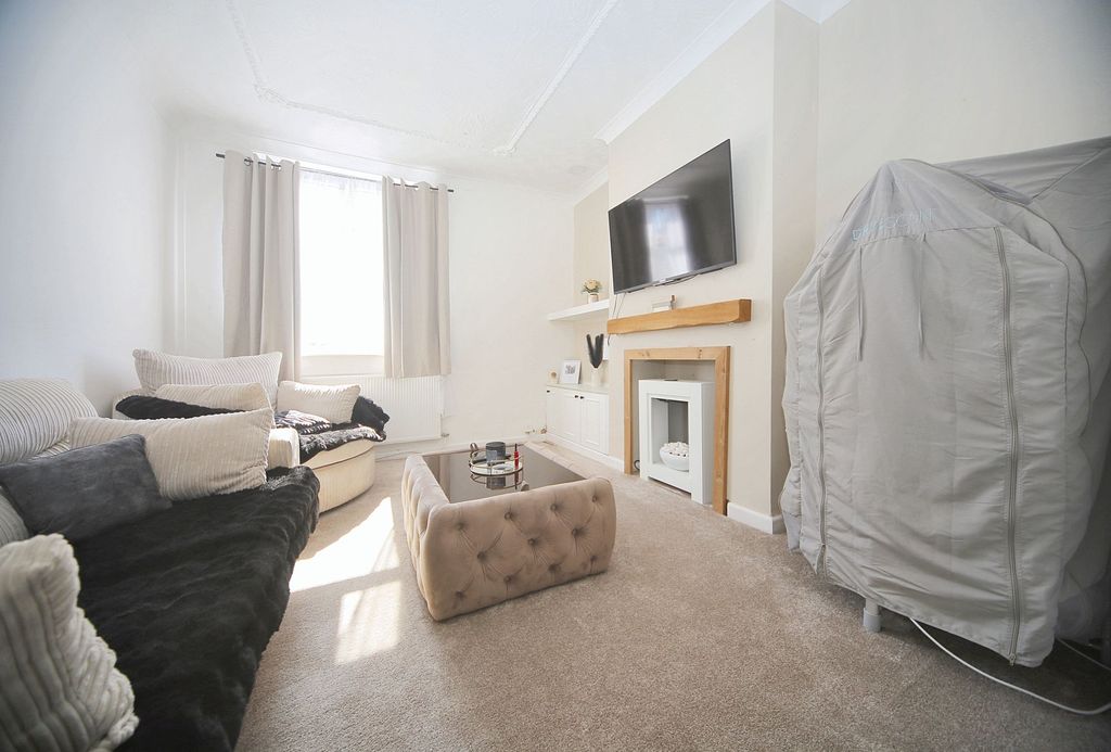 Property photo 2 of 17
