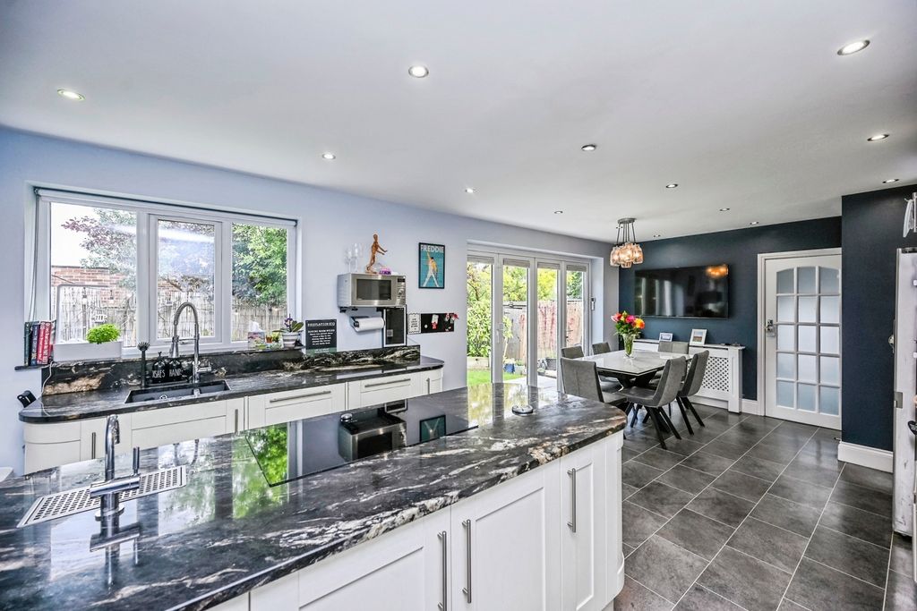 Property photo 3 of 23 Photo