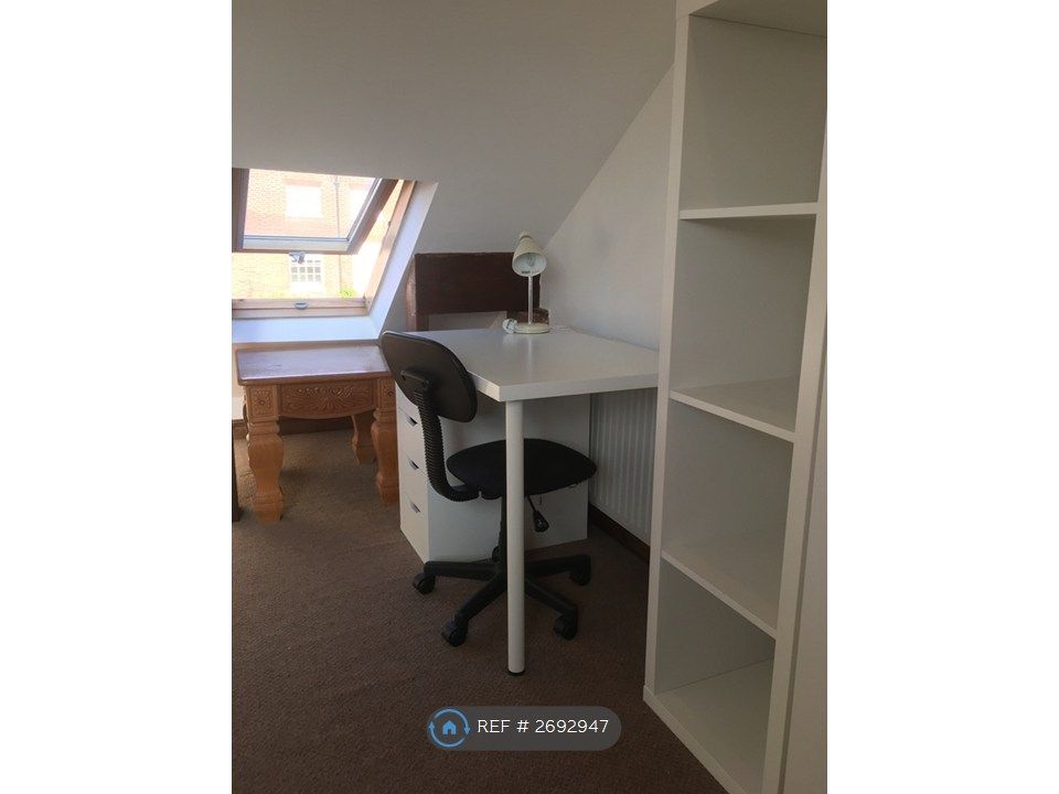 Property photo 3 of 11 Large Double Room