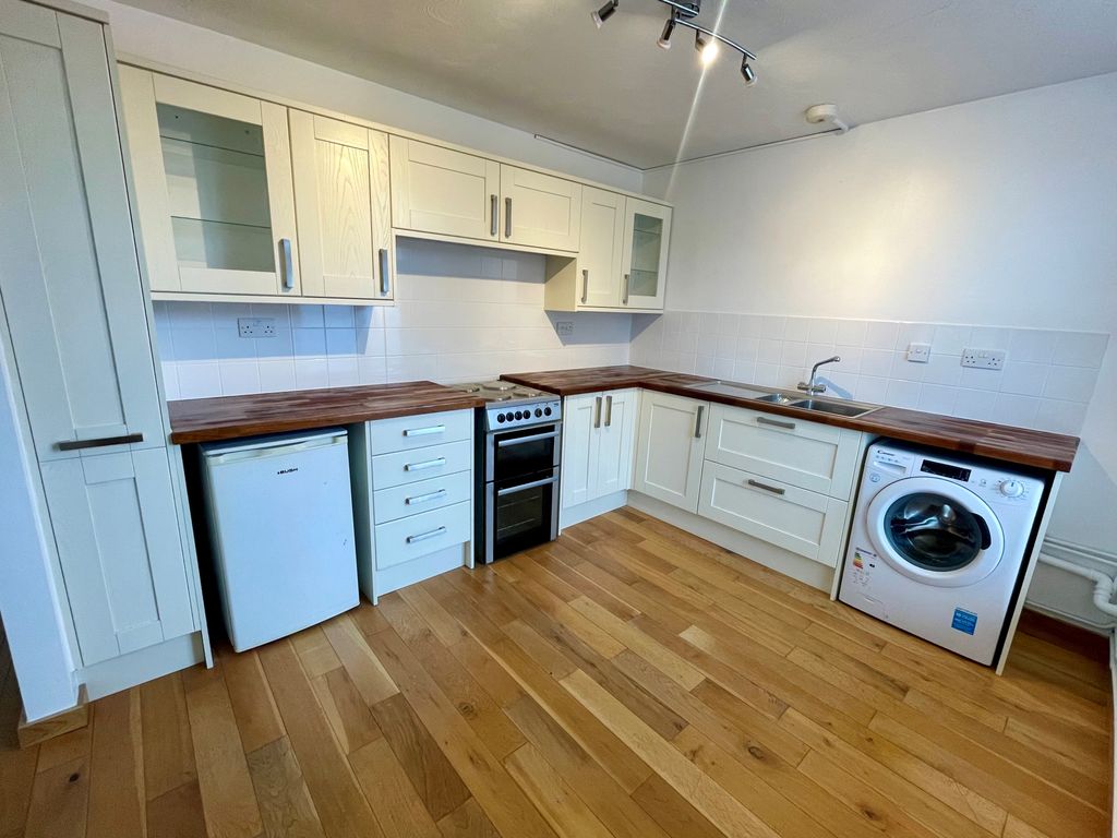 Property photo 1 of 7 Kitchen