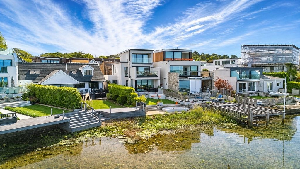 Property photo 1 of 33