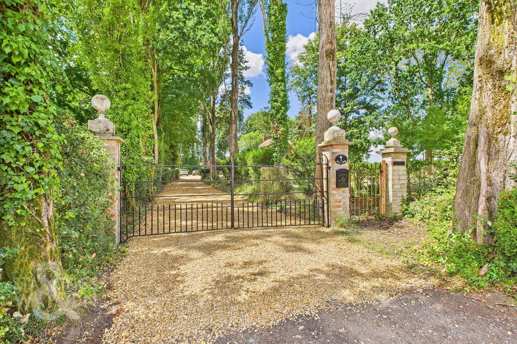 Property photo 2 of 45