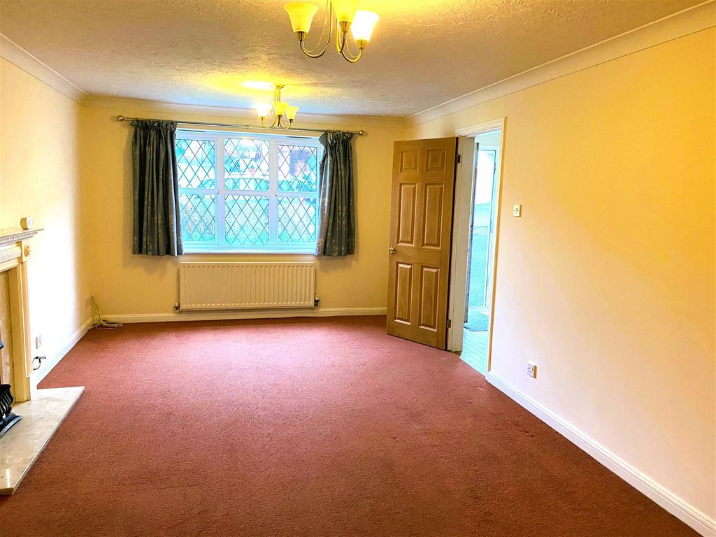 Property photo 2 of 15 Lounge 3.Jpg