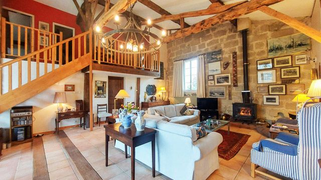 Property photo 2 of 18