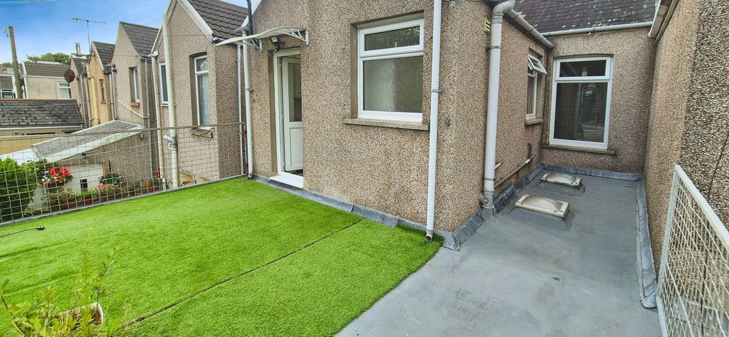 Property photo 2 of 13 Image