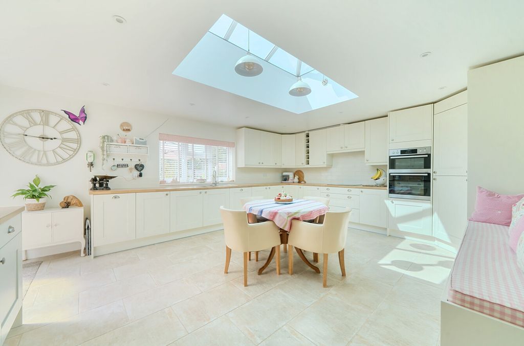 Property photo 2 of 25 1335299-10-6894Fb...