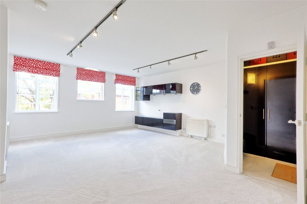 Property photo 2 of 11 Picture No. 02