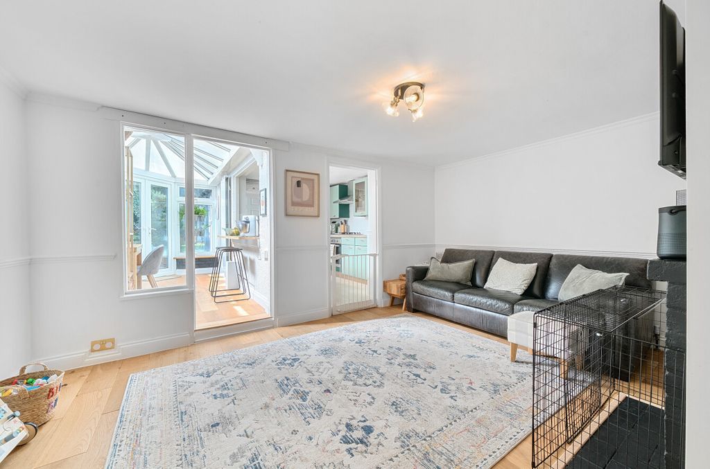 Property photo 2 of 19 1332563-18-6891d9...