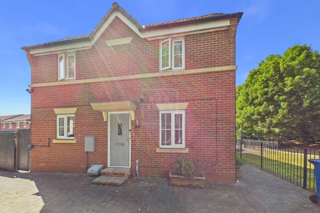 Property photo 1 of 17 Front External