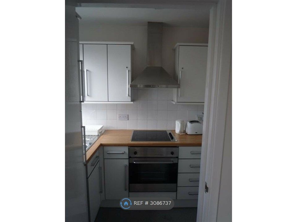 Property photo 2 of 9 Kitchen