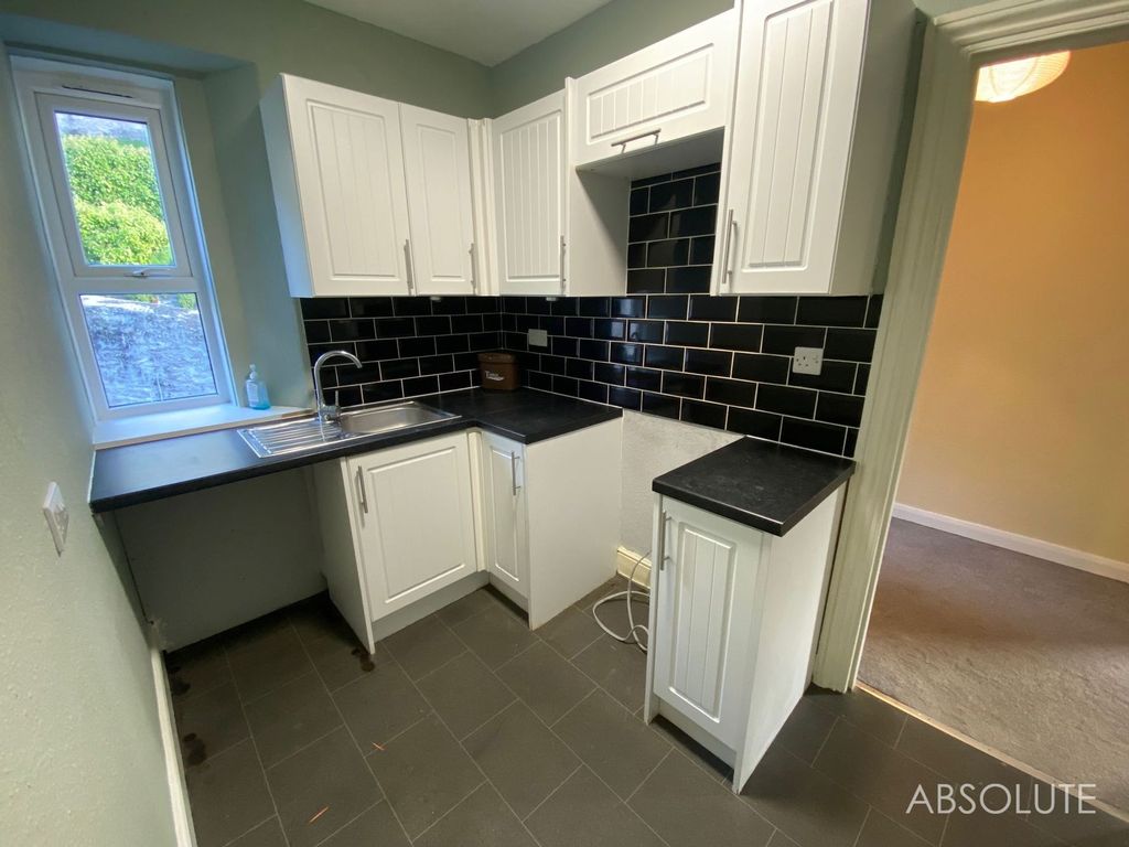 Property photo 2 of 8 Kitchen