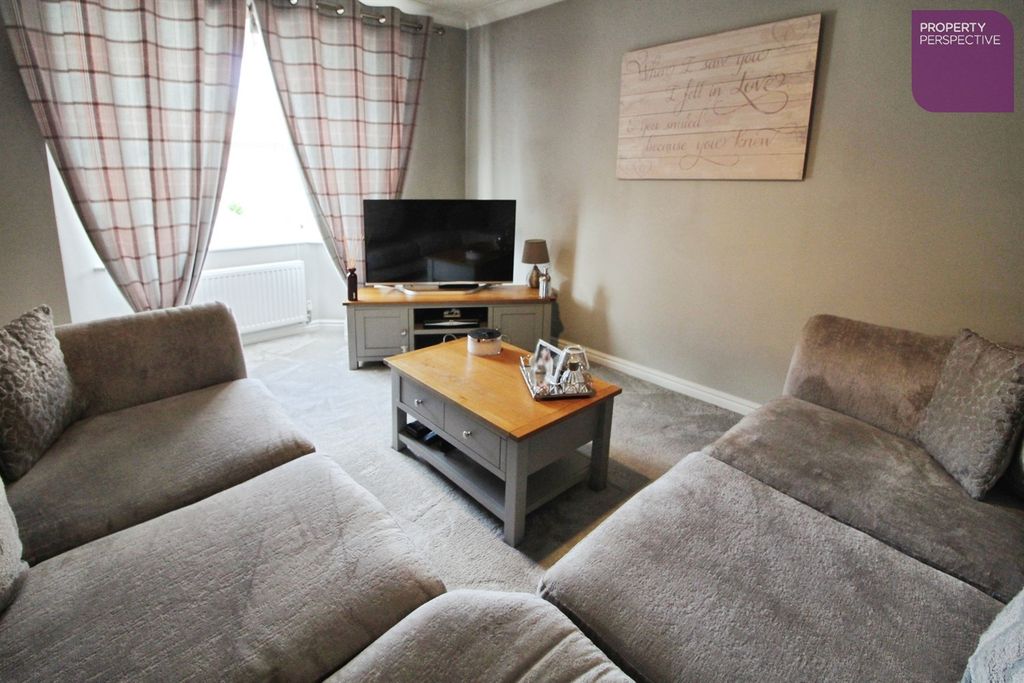 Property photo 2 of 13 Lounge