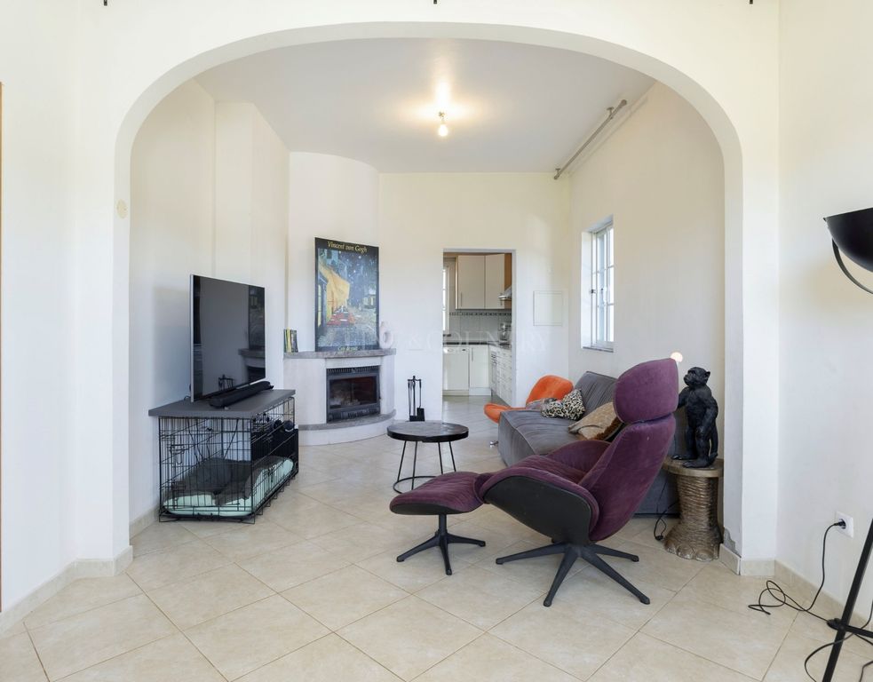 Property photo 3 of 28