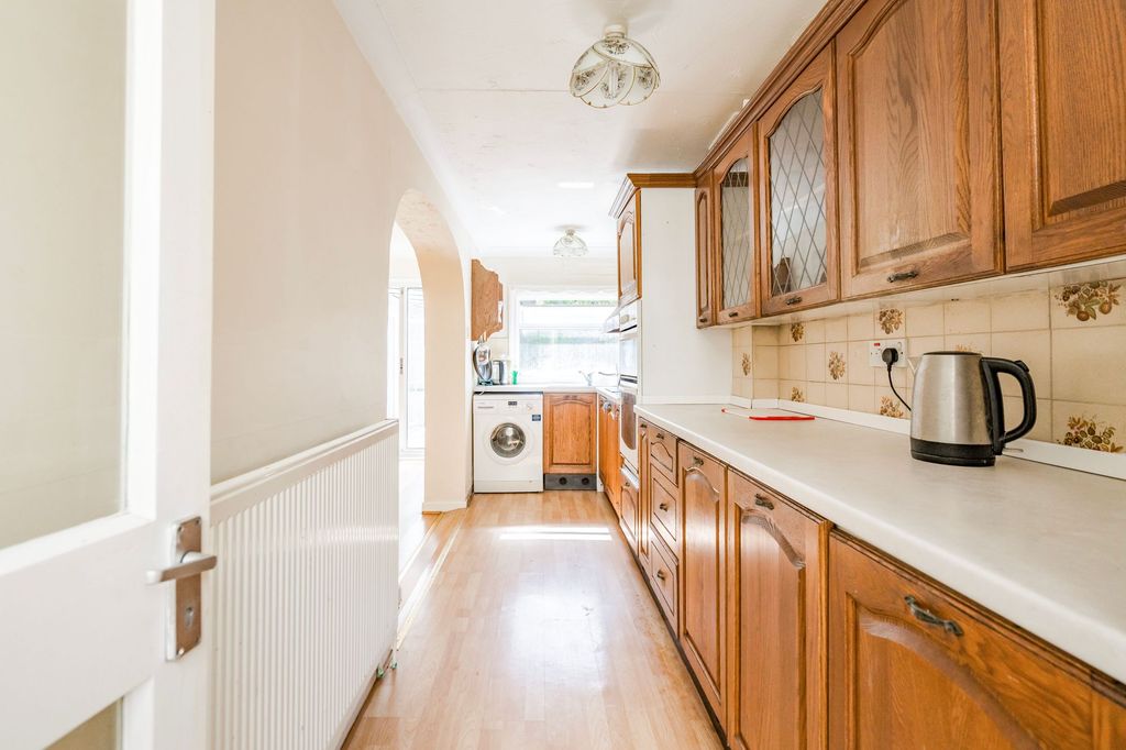 Property photo 3 of 27