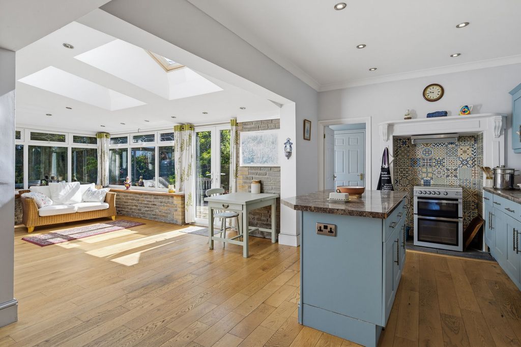 Property photo 1 of 50