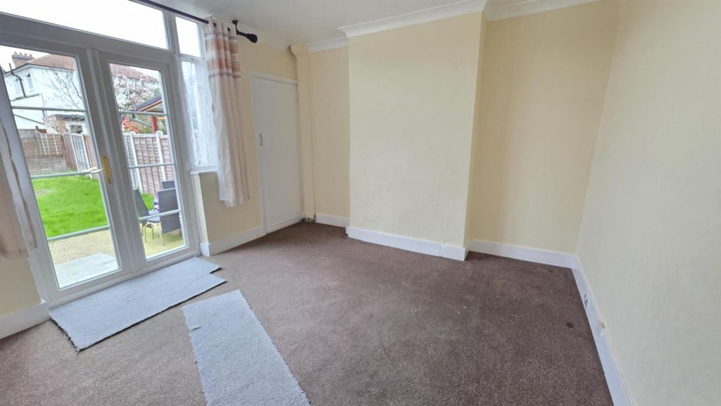 Property photo 3 of 9 1000092404.Jpg