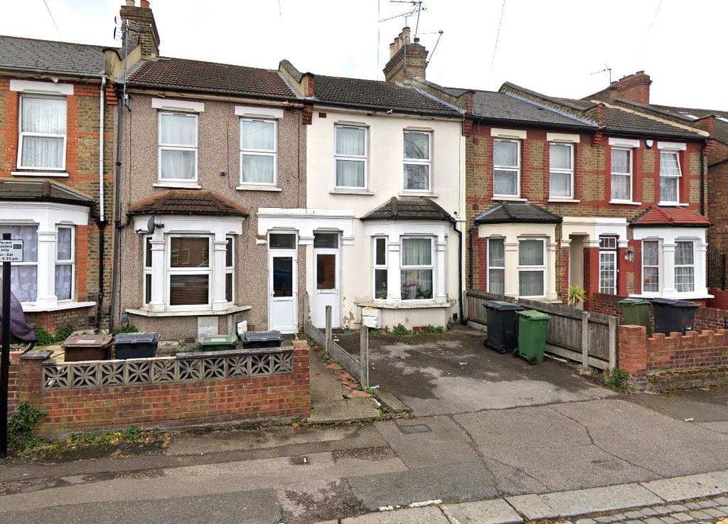 Property photo 1 of 9 1060501