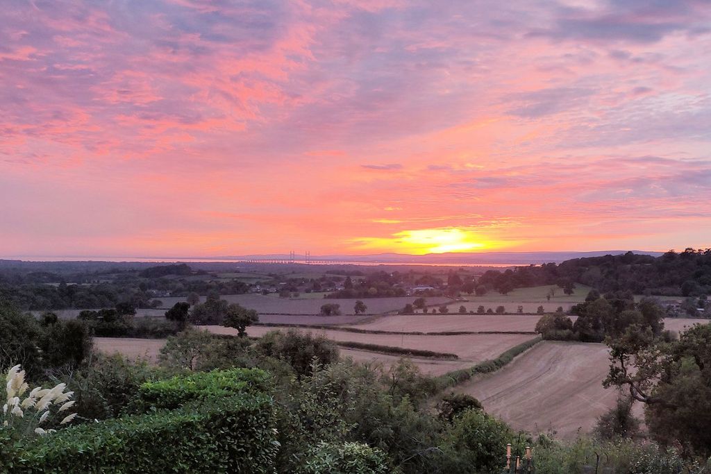 Property photo 2 of 21