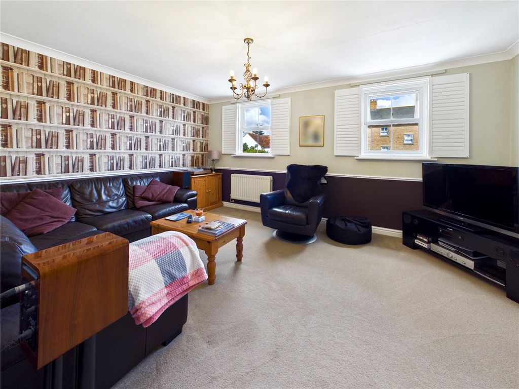 Property photo 3 of 22 Lounge